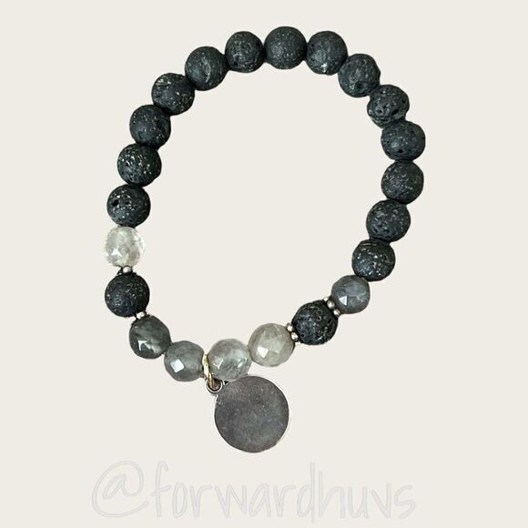Lava Stone Bracelet with Yin Yang - Picture 5 of 7